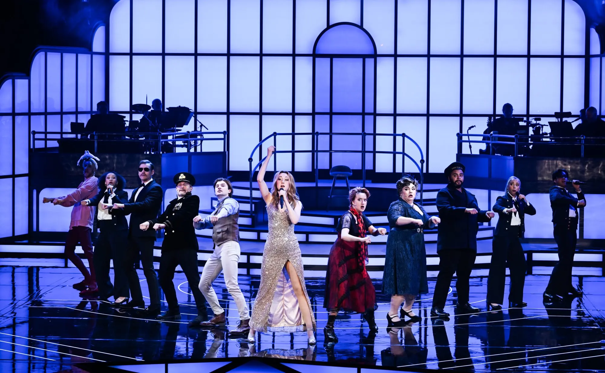The company of Titaníque in a full-stage number at the Théâtre du Lido